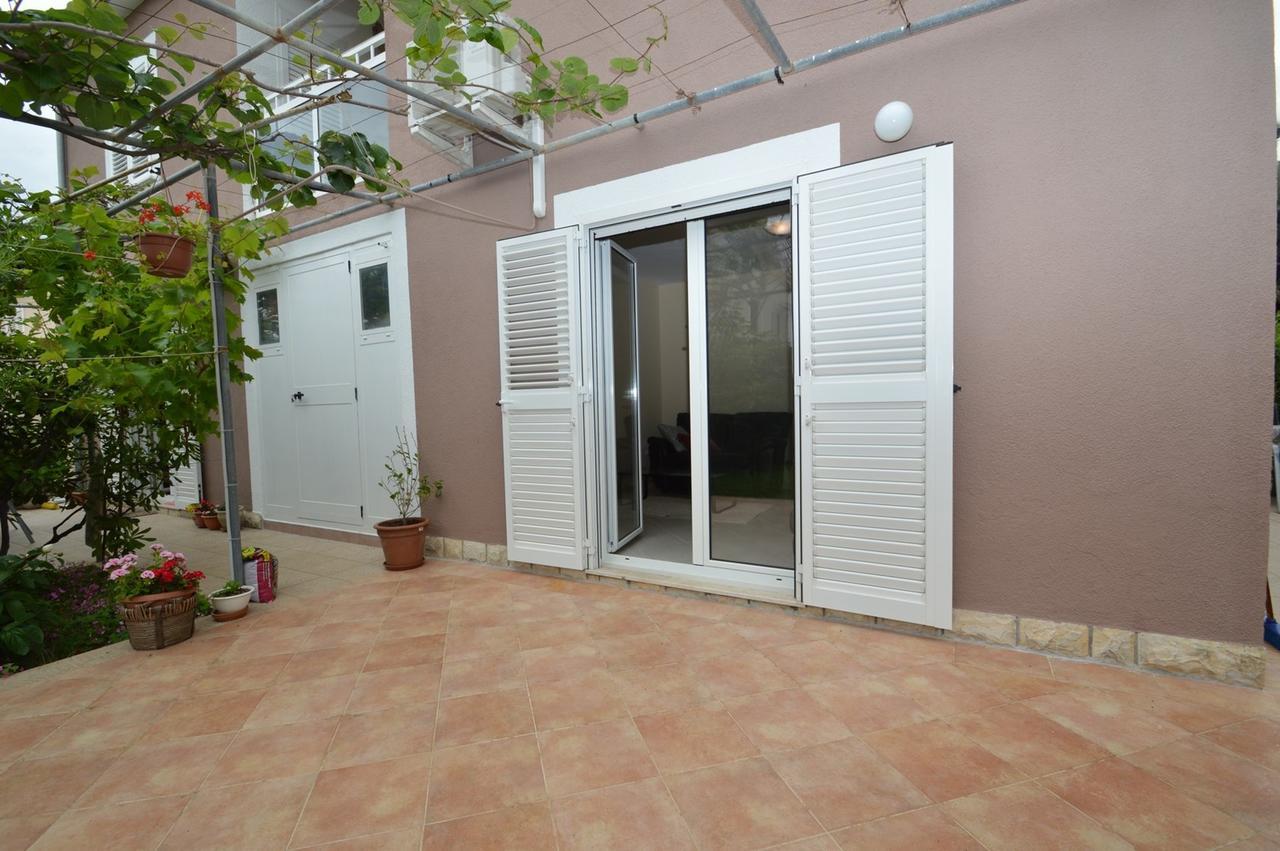 Apartment With Garden - Ana 1 Mali Losinj Exterior photo