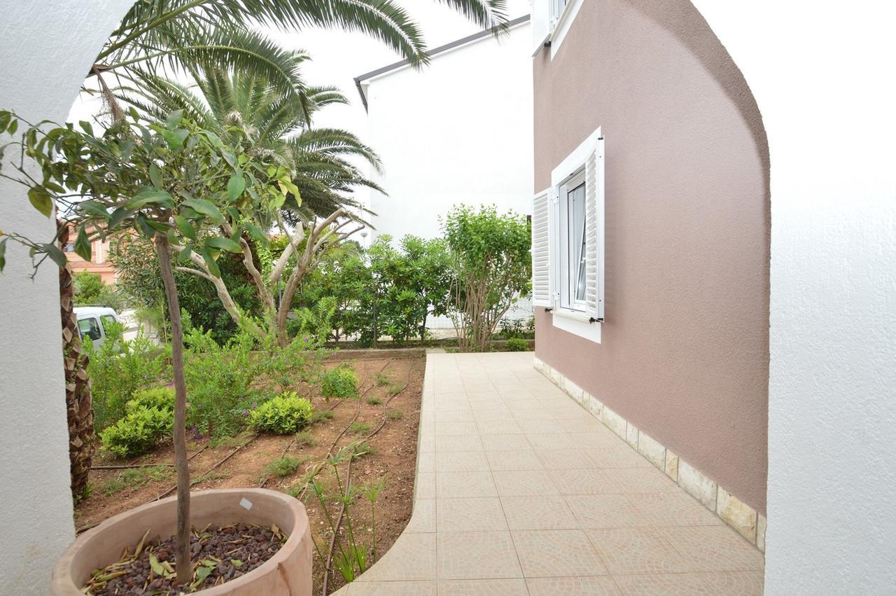 Apartment With Garden - Ana 1 Mali Losinj Exterior photo